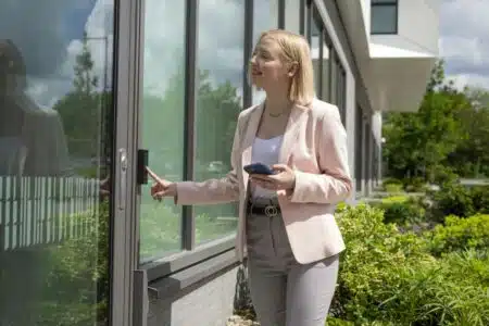 Axis Communications lanceert Bluetooth® Reader: veilige toegang met smartphone als sleutel