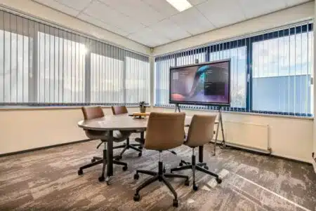 Yealink maakt portfolio compleet met MeetingDisplays; één merk voor iedere vergaderruimte Yealink maakt het portfolio compleet met MeetingDisplays; één merk voor iedere vergaderruimte